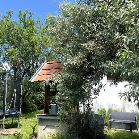 Csaladi Apartman Revfulopi Kuriaban Appartamento *